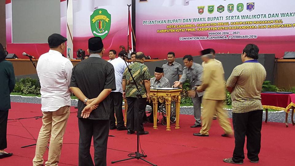 Ismunandar dan Kasmidi Bulang, menandatangani Fakta integritas di acara Gladi Bersih