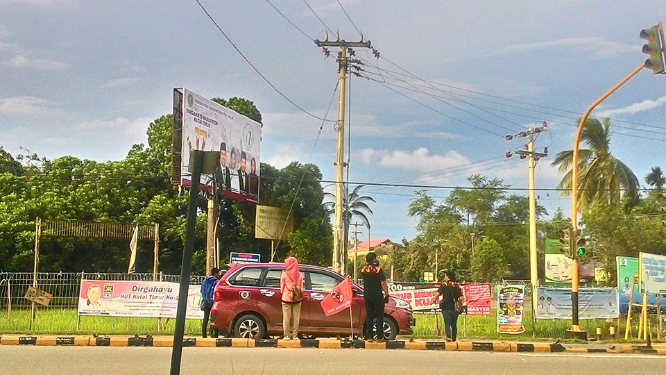SAPMA PP Galang Dana Di Depan Telkom