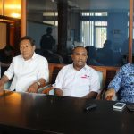 PMI Kutim Beri Penghargaan Kepada 3 Orang Pendonor Darah Aktif
