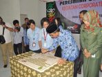 KPC Serahkan Gedung Serbaguna Desa Sangatta Selatan