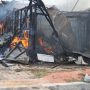 Barakan 12 Pintu Di Gang Mesjid Hangus Terbakar