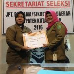 Dapat Restu Keluarga! Hj. Yulianti Serahkan Berkas Pendaftaran Calon Sekkab Kutim