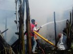 Dua Rumah Di Kampung Baru Sangsel Dilalap Sijago Merah