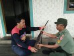 Warga Kembali Menyerahkan Senpi Rakitan Ke Koramil