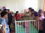 Pengurus KNPI Kutim Menjenguk Bocah Usus Keluar Di RSUD Kudungga