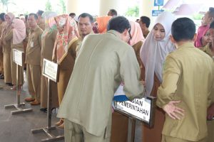 Bupati Ismunandar Akan Pindahkan PNS Malas Ke Kecamatan