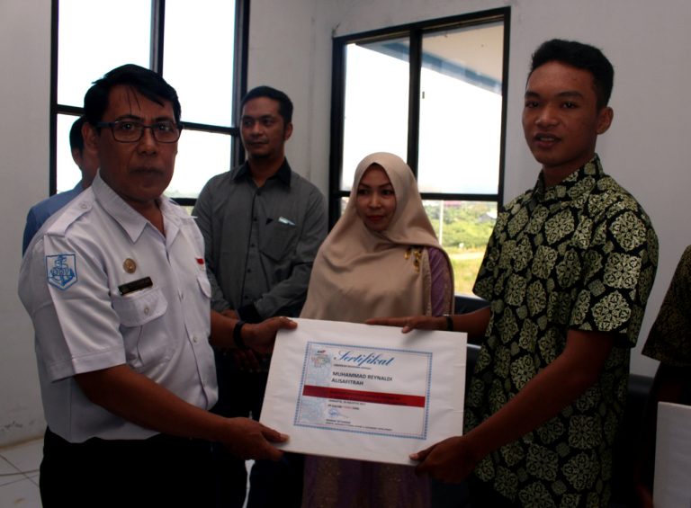 2. Serah_terima_beasiswa_STP2-edited(1)