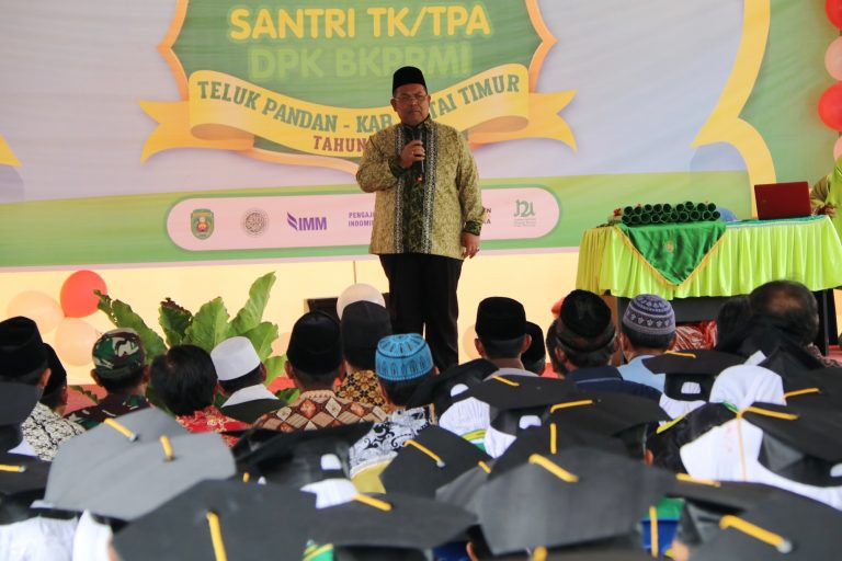 Wisuda TKA TPA Foto 3. Sambutan Bupati Kutim H. Ismunandar pada saat wisuda santri TKA TPA