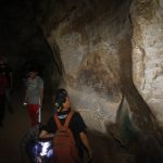 Tidak Boleh Teriak di dalam Goa, Dilarang Menyentuh Tapak Tangan