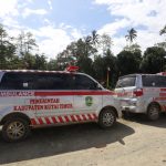 Bunda Encek Bantu Dua Unit Ambulance untuk Desa Pengadan dan Karangan Dalam
