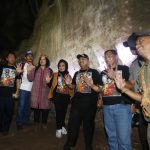 Ismunandar Takjub Pandangi Lukisan Cadas Berusia 50.000 Tahun di Goa Mangkuris