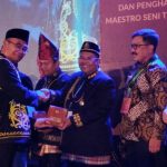 Bupati Terima Anugerah Kebudayaan