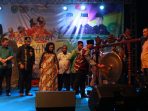 FOTO : Acara Pembukaan Pesta Adat Pelas Tahan Diisi Tarian Tradisional Dan Artis Ibukota.