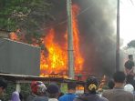 Kebakaran Di Sepaso Timur, 2 Unit Rumah dan 4 Kendaraan Bermotor Ludes Terbakar