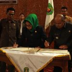 DPRD Kutim Sahkan 6 buah Raperda Menjadi Perda