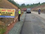 Satlantas Polres Kutim, Menutup Sementara Jalan Poros Sangatta-Rantau Pulung