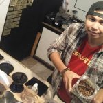Bertahan Dipinggiran Jalan! Tambah Persahabatan Dengan Secangkir Kopi