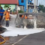 Mobil Suzuki Ertiga Memuat Puluhan Jerigen Berisi BBM, Terbakar di Depan SPBU Soekarno Hatta Sangatta
