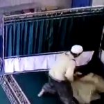 Viral Aksi Pemukulan Seorang Perempuan di Dalam Mesjid