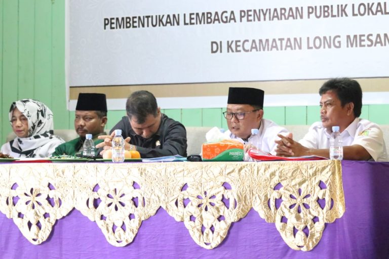 Legislatif Mendengarkan