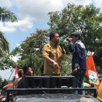 Wagub Hadi Temui Pendomo. Ikut Naik Dan Berdiri Bersebelahan Dengan Korlap Aksi