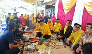 Memposting Komentar Yang Tidak Pantas Dan Tidak Layak, Berujung Denda Adat