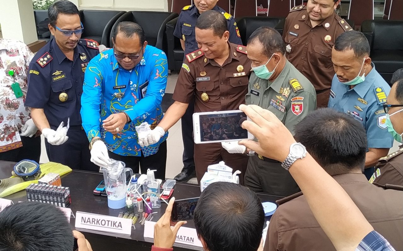 Kejari Kutim Musnahkan Barang Bukti