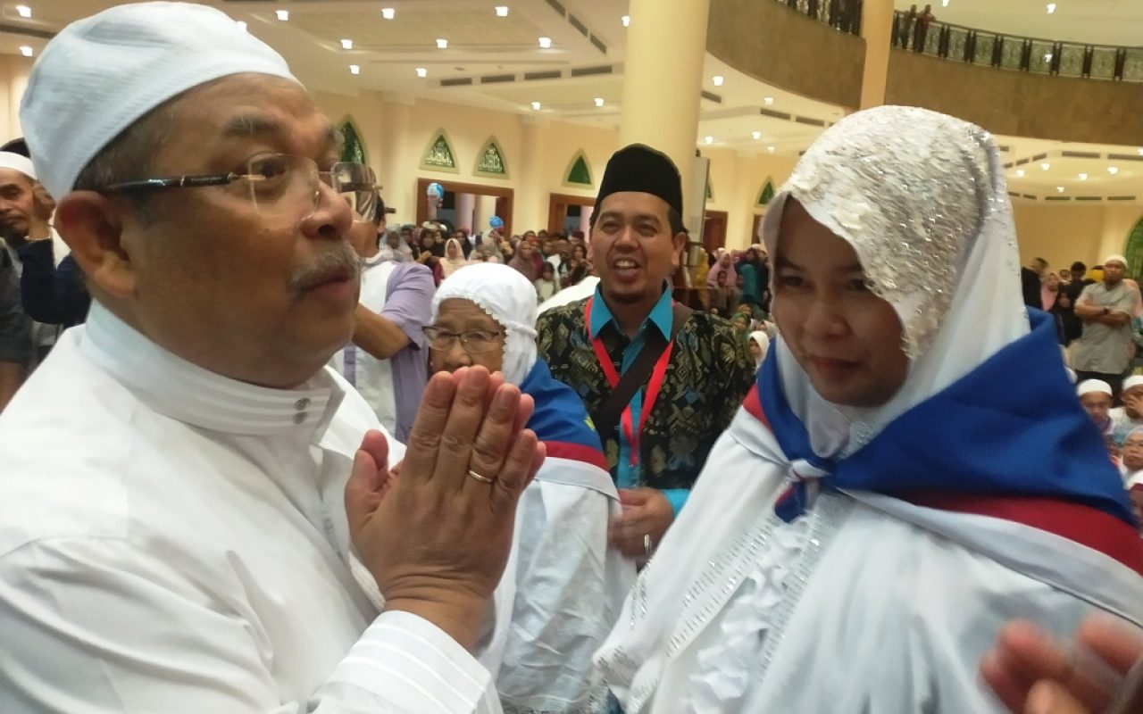 Pemkab dan Masyarakat Lepas Keberangkatan Jamaah Haji Kutim Kloter 5