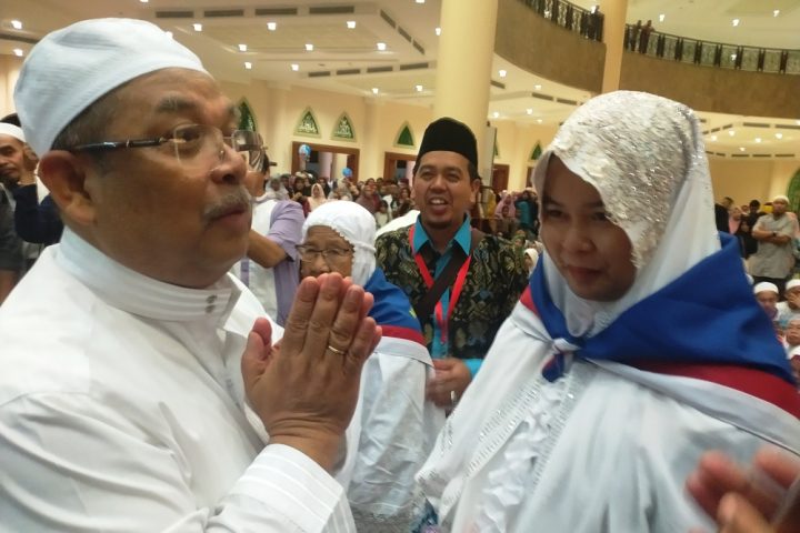 Pemkab dan Masyarakat Lepas Keberangkatan Jamaah Haji Kutim Kloter 5
