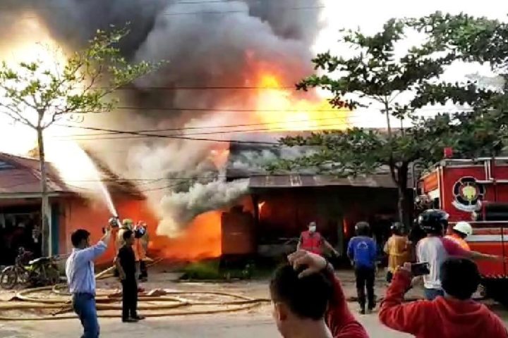 Api Lalap Bangunan Warga di Sangatta Utara