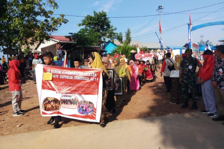 Warga Sangatta Selatan Meriahkan HUT RI Dengan Karnaval