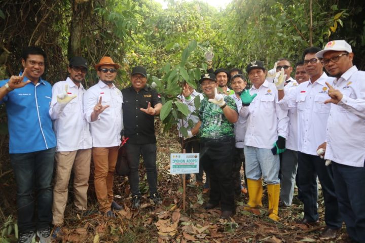 Peringati Hari Konservasi Nasional. IKA SKMA Kaltim, KNPI Dan Bupati Kutim Lakukan ini