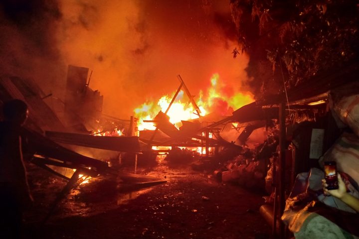 Breaking News : Sebuah Rumah Jalan Teluk Rawa Sangatta Musnah Terbakar