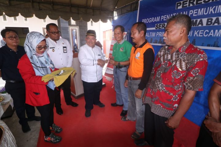 Serah Terima Bantuan CSR KPC , Bukti Perusahaan Ikut Membangun Daerah