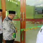 Masjid Emas di Batu Ampar, Diresmikan Ismunandar