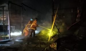 Rumah Kosong Terbakar di Singa Geweh Sangatta Selatan