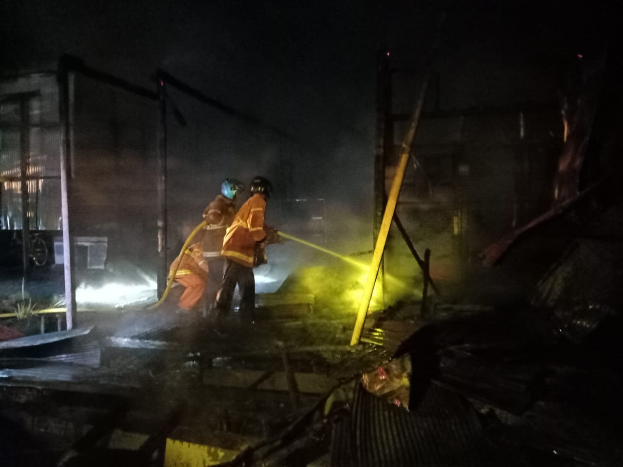 Rumah Kosong Terbakar di Singa Geweh Sangatta Selatan