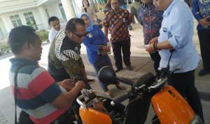 Ismunandar dan Kasmidi, Coba Motor Listrik ECGO 2
