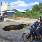 Jalan Amblas Sepanjang 4 Meter! Warga Diharap Berhati-Hati