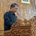 Aran Jau Bacakan Pandangan Fraksi Golkar Terkait Raperda Ketenaga Kerjaan