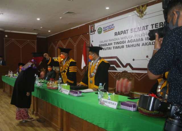 Ratusan Mahasiswa STAIS Sangatta Diwisuda