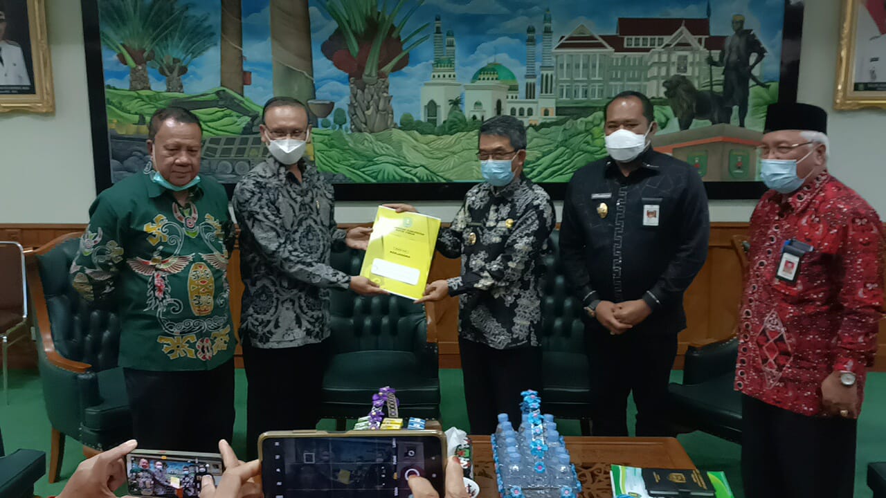 Bupati Kutim Terima Kunjungan Rektor UNMER Malang