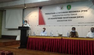 Wabup Kasmidi Berikan Semangat Kepada Peserta UKW PWI Kaltim