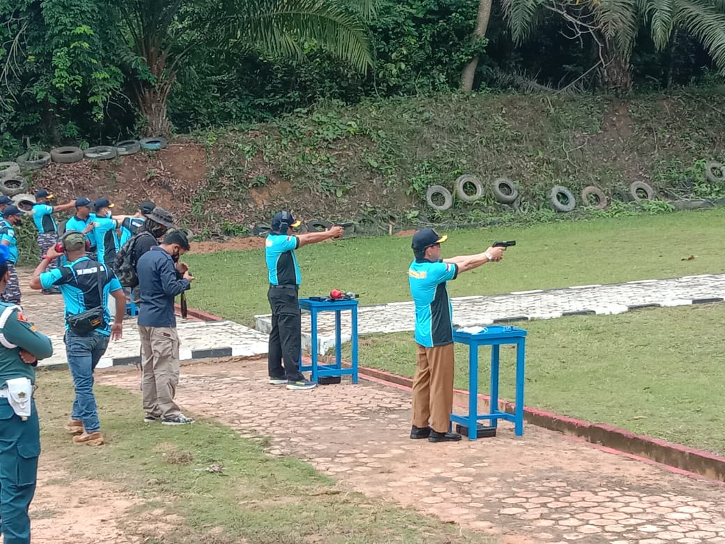 Hadiri Peringatan Hari Armada RI, Bupati Ikut Unjuk Kebolehan Tembak di Lapangan Usman Harun Lanal Sangatta