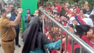 Pemkab Kutim Turut Serta Gerakan Pembagian 10 Juta Bendera Merah Putih