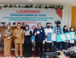 Cap Jempol! Bantu Santri-Santriwati Miliki Izasah Formal