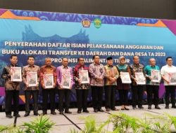 Asisten II Zubair Terima DIPA & Buku TKDD 2023 dari Gubernur Kaltim