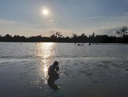 Bupati Ingin Kembangakan Pantai Alien Atau Pantai Teluk Lingga
