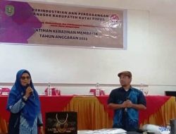 Pelatihan Kerajinan untuk Peningkatan Ekonomi Keluarga di Kutai Timur