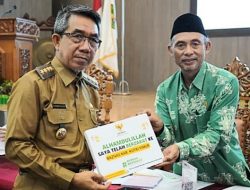 Bupati, Wakil Bupati, hingga Sekretaris Kabupaten Serempak Serahkan Zakat